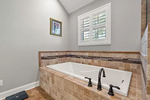 Bath - 906 Theresa Dr, Crown Point, IN 46307 photo 3 of 5