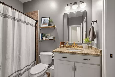 Bath - 906 Theresa Dr, Crown Point, IN 46307 photo 1 of 5