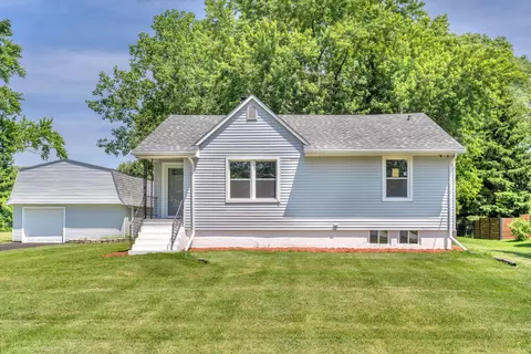 2851 44th St, Highland, IN 46322