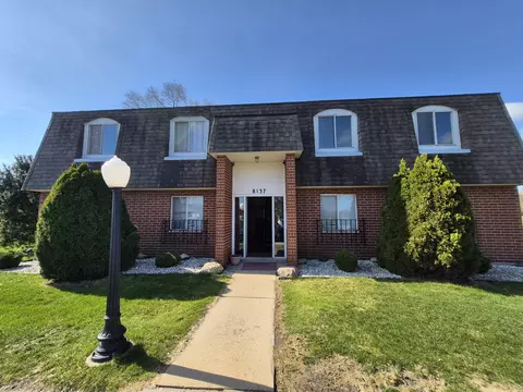 8137 Pine Island Ter, Crown Point, IN 46307