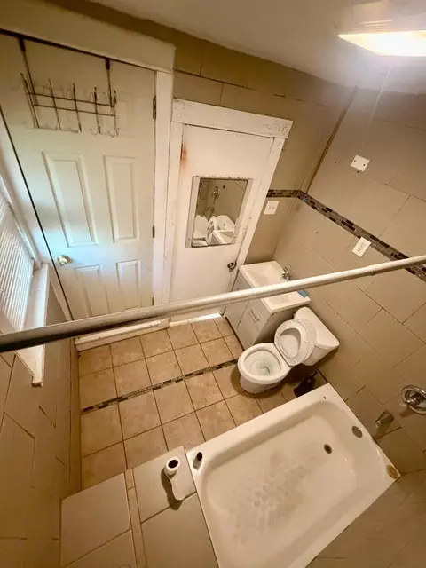 Bath - 809 Pierce St, Gary, IN 46402 photo 1 of 2