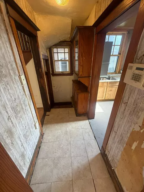 Entry Way - 809 Pierce St, Gary, IN 46402 photo 2 of 4