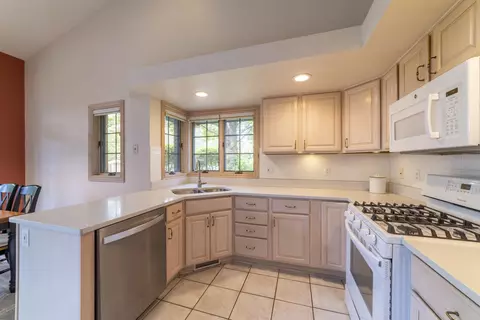 Kitchen - 1620 Cherry Blossom Dr #3, Munster, IN 46321 photo 2 of 3