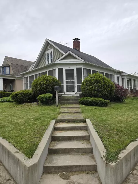 202 G St, La Porte, IN 46350