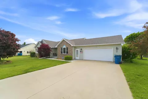 324 Forsythia St, De Motte, IN 46310