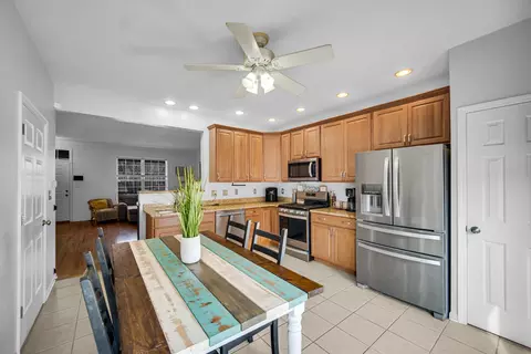 Kitchen - 1163 Burns Blvd, Burns Harbor, IN 46304 photo 2 of 3