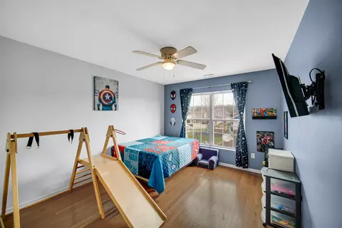 Bedroom - 1163 Burns Blvd, Burns Harbor, IN 46304 photo 2 of 4