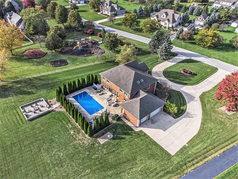 5431 E 107th Pl, Crown Point, IN 46307
