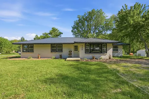 590 E Oak Hill Rd, Chesterton, IN 46304