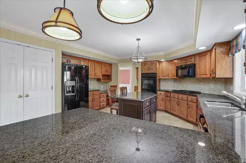 Kitchen - 10204 Devonshire Ln, Munster, IN 46321 photo 1 of 5