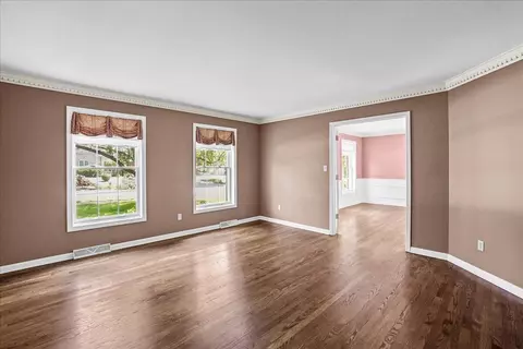 Living - 10204 Devonshire Ln, Munster, IN 46321 photo 1 of 7