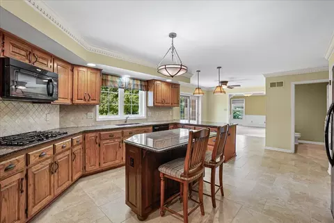 Kitchen - 10204 Devonshire Ln, Munster, IN 46321 photo 3 of 5