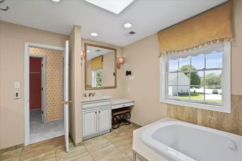 Bath - 10204 Devonshire Ln, Munster, IN 46321 photo 1 of 5