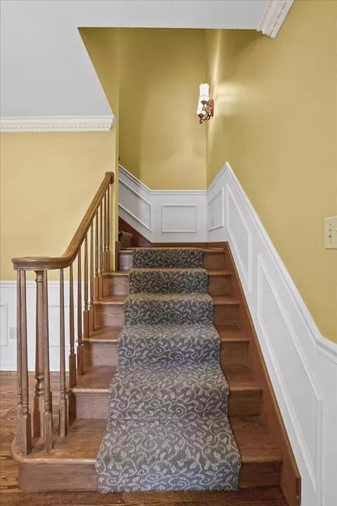 Entry Way - 10204 Devonshire Ln, Munster, IN 46321 photo 3 of 5