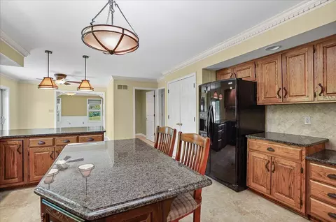 Kitchen - 10204 Devonshire Ln, Munster, IN 46321 photo 4 of 5