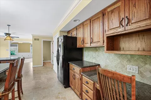 Kitchen - 10204 Devonshire Ln, Munster, IN 46321 photo 5 of 5