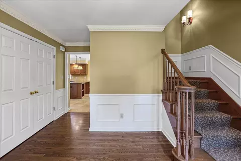 Entry Way - 10204 Devonshire Ln, Munster, IN 46321 photo 2 of 5