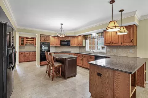 Kitchen - 10204 Devonshire Ln, Munster, IN 46321 photo 2 of 5