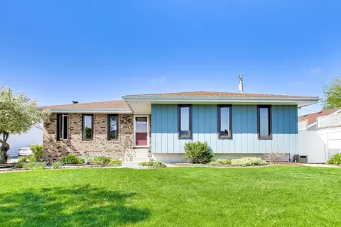 9444 Wildwood Dr, Highland, IN 46322