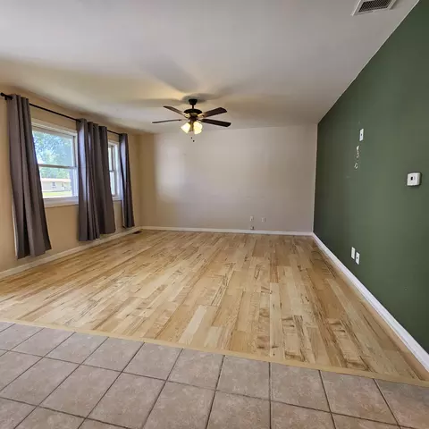 Living - 1412 215th St, Dyer, IN 46311 photo 2 of 3