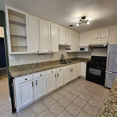 Kitchen - 1412 215th St, Dyer, IN 46311 photo 2 of 4