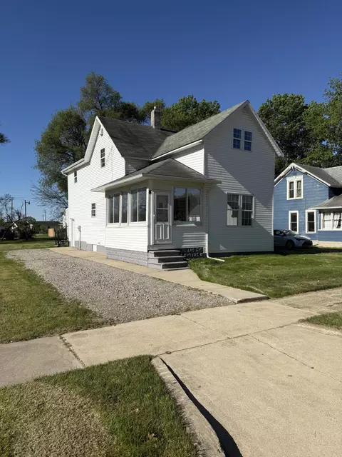 8 W Pearl St, Hamlet, IN 46532