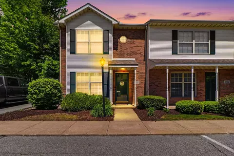 1810 Golden Oak Ct, Crown Point, IN 46307