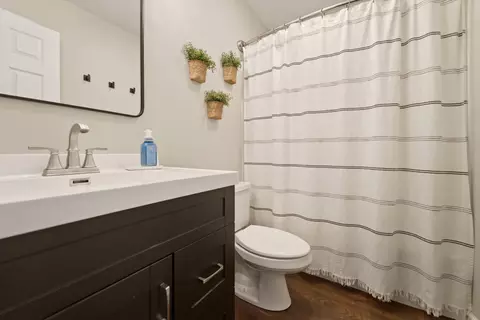 Bath - 2037 Texas St, Chesterton, IN 46304 photo 1 of 1