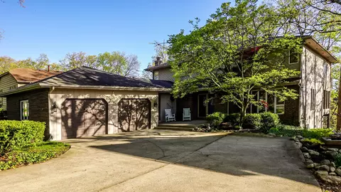 467 Amhurst Rd, Valparaiso, IN 46385