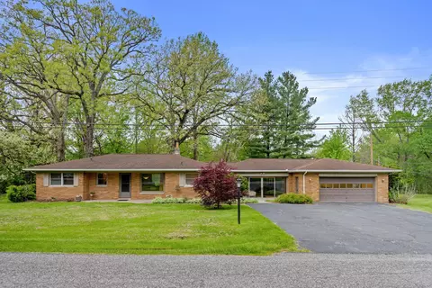 234 Lincoln Hills Dr, Valparaiso, IN 46385