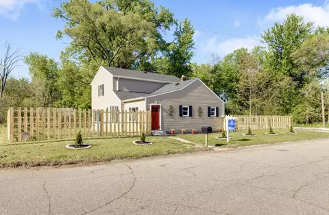 Exterior - 1181 Porter St, Gary, IN 46406 photo 4 of 10