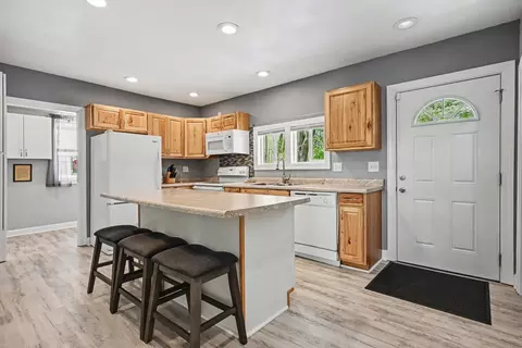 Kitchen - 8629 E Hatchery Rd, Syracuse, IN 46567 photo 1 of 1