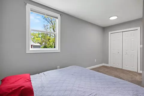 Bedroom - 8629 E Hatchery Rd, Syracuse, IN 46567 photo 2 of 6