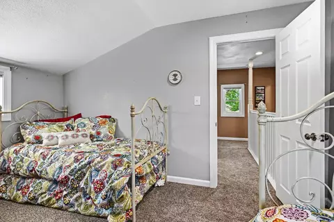 Bedroom - 8629 E Hatchery Rd, Syracuse, IN 46567 photo 4 of 6