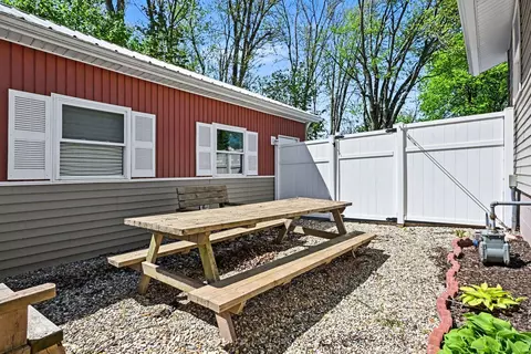 Exterior - 8629 E Hatchery Rd, Syracuse, IN 46567 photo 2 of 5
