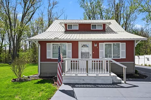 8629 E Hatchery Rd, Syracuse, IN 46567