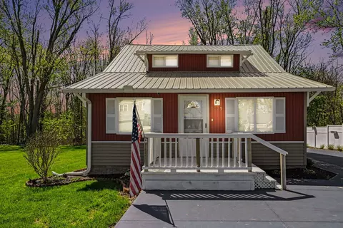 Exterior - 8629 E Hatchery Rd, Syracuse, IN 46567 photo 4 of 5