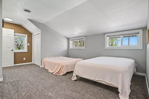 Bedroom - 8629 E Hatchery Rd, Syracuse, IN 46567 photo 6 of 6