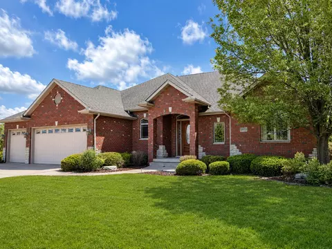 10055 Clark Pl, Crown Point, IN 46307
