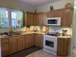 Kitchen - 1610 Atchison Ave, Whiting, IN 46394 photo 3 of 6