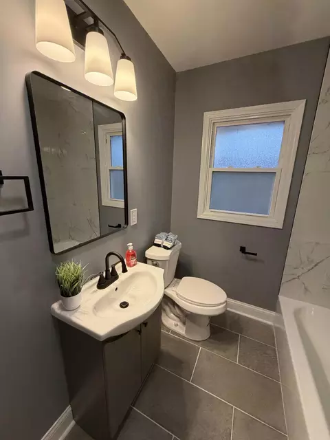 Bath - 4501 Richard Gordon Hatcher Blvd, Gary, IN 46408 photo 2 of 6