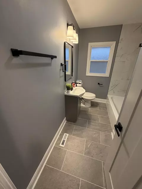 Bath - 4501 Richard Gordon Hatcher Blvd, Gary, IN 46408 photo 3 of 6