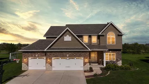9763 Garden Way, Saint John, IN 46373