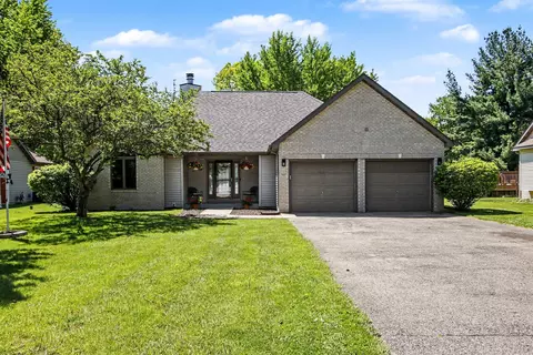907 E 12th St, Hobart, IN 46342