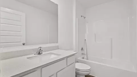 Bath - 7562 W 106th Pl, Crown Point, IN 46307 photo 2 of 4
