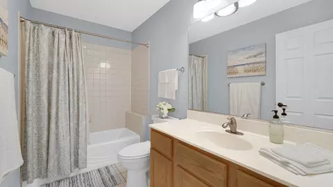 Bath - 956 Cornwallis Ln, Munster, IN 46321 photo 2 of 2