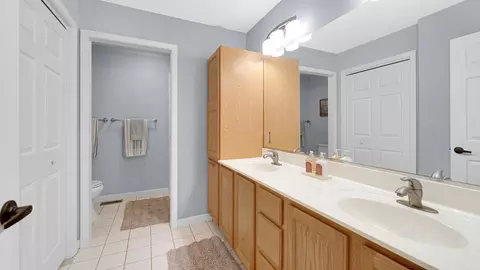 Bath - 956 Cornwallis Ln, Munster, IN 46321 photo 1 of 2