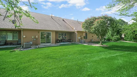 Exterior - 956 Cornwallis Ln, Munster, IN 46321 photo 5 of 9