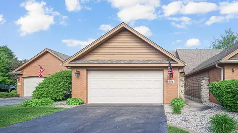 Exterior - 956 Cornwallis Ln, Munster, IN 46321 photo 8 of 9