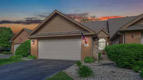 956 Cornwallis Ln, Munster, IN 46321